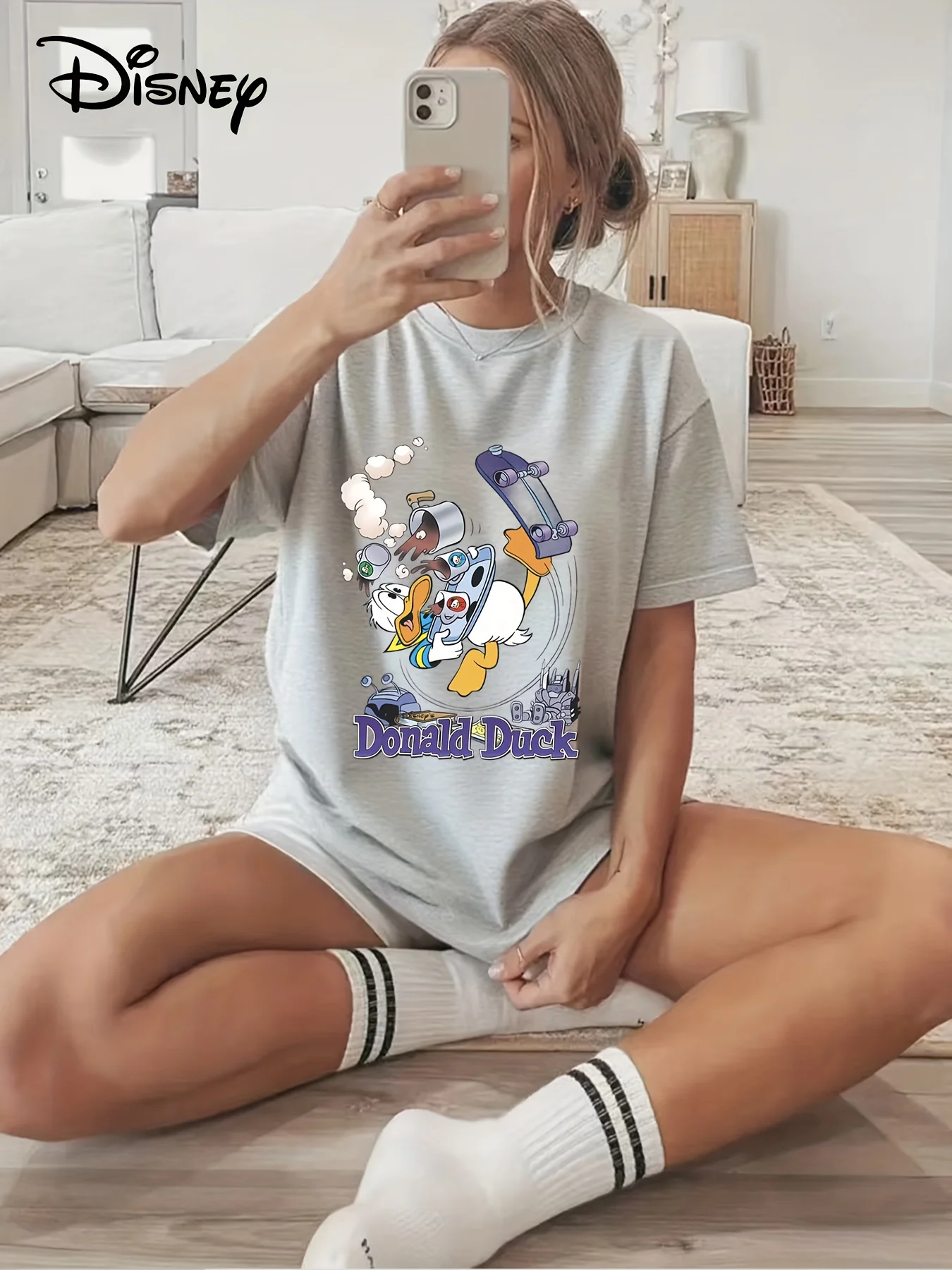 

Women'S Soft & Comfortable Disney Daisy Duck Graphic T-Shirt - Casual Summer Tee with Playful Cartoon Design, All-Season Wear
