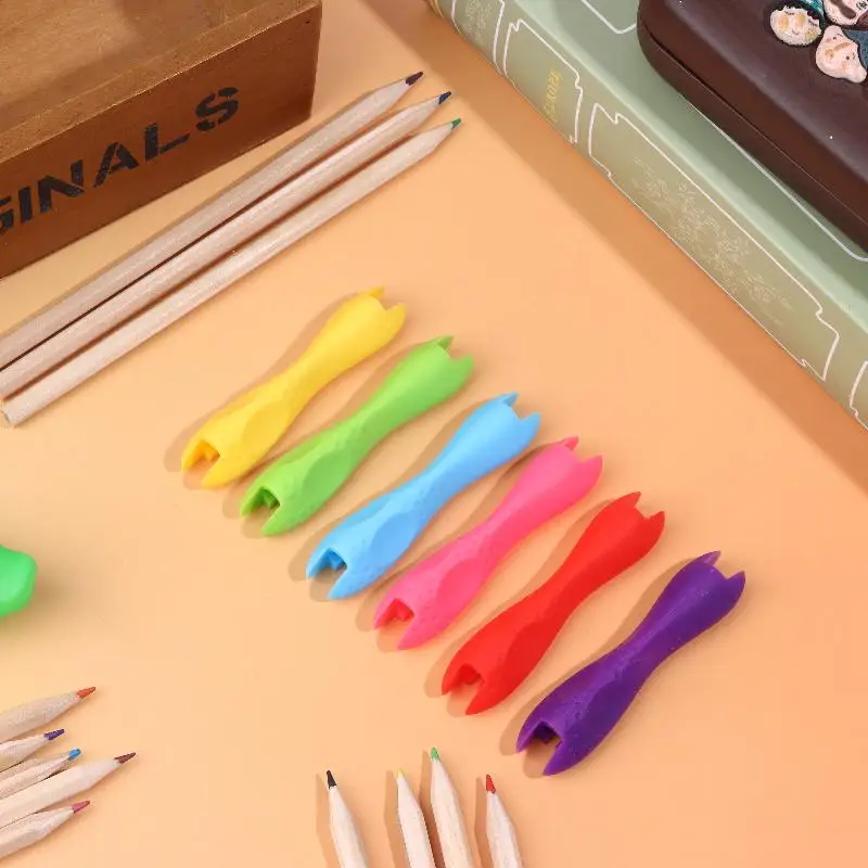 مريح قبضة القلم الكتابة المعونة قبضة حامل القلم الرصاص قبضة للأطفال الكبار الكتابة ، يعزز التحكم في قبضة ، أدوات الكتابة للمبتدئين