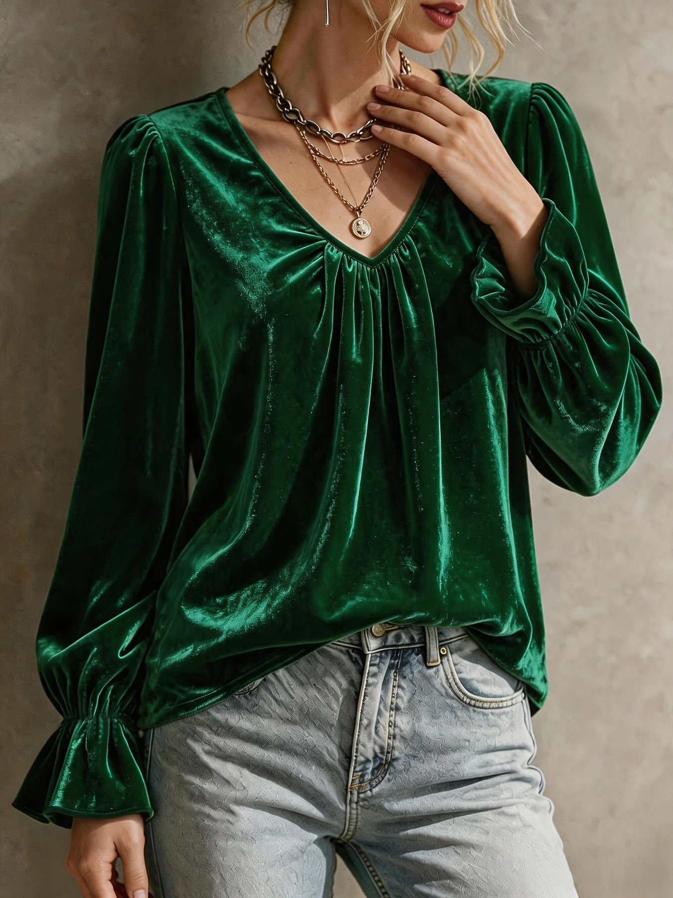 Plus-Size-Samtbluse für Damen, V-Ausschnitt, lange Ärmel, plissierte Laternenärmel, elegante burgunderrote Oberteile, lässiges, lockeres Hemd – Detail 14