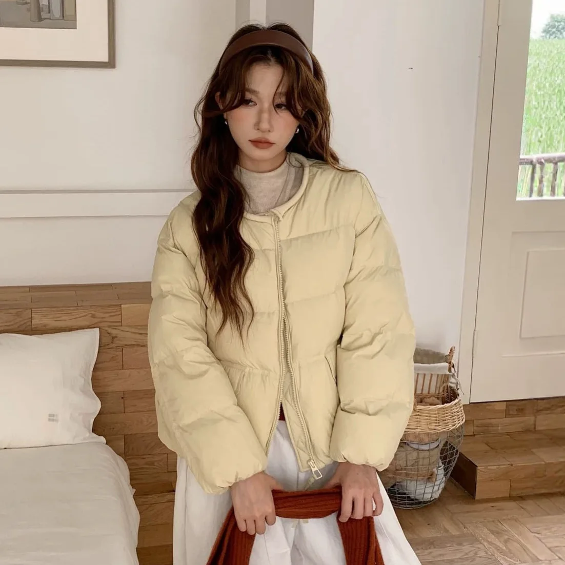 Women's Fashion White Duck Down Jacket New Small Knitted Coat Round Neck Short Down Jacket