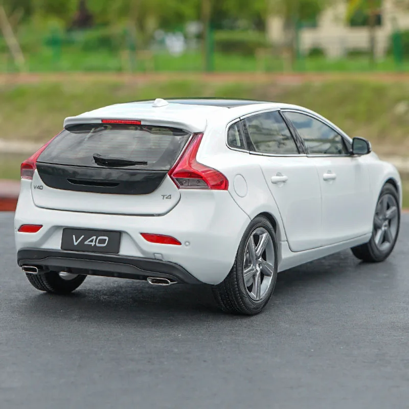 Coche de juguete en miniatura para Volvo V40, escala 1:18, color blanco y marrón, colección de regalos, 2016