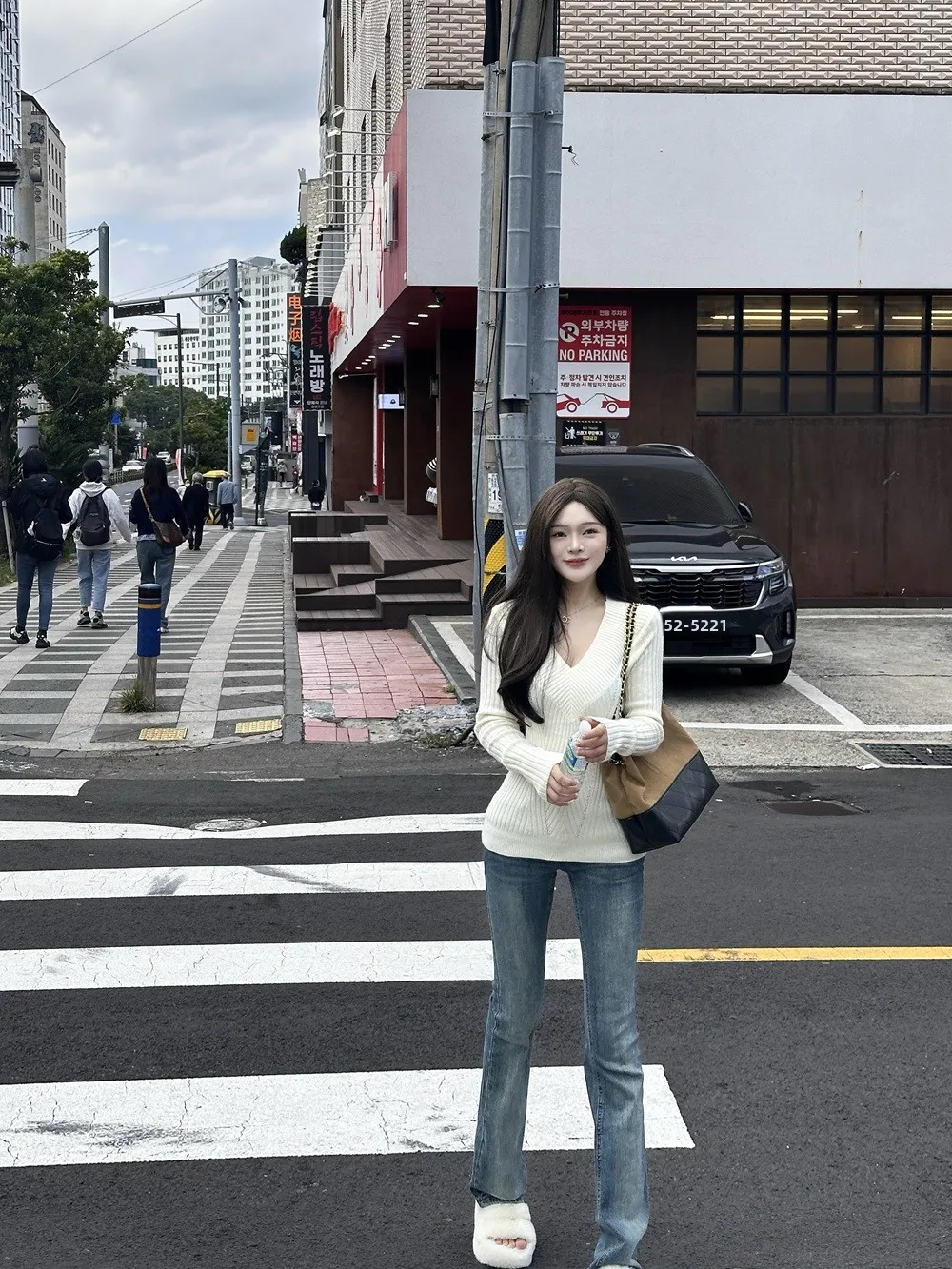 

Ele White Knitted Sweater Slim Fit with Large V-Ne And Waist-Cinching Design oulder-Baring Option Soft Polyester Blend