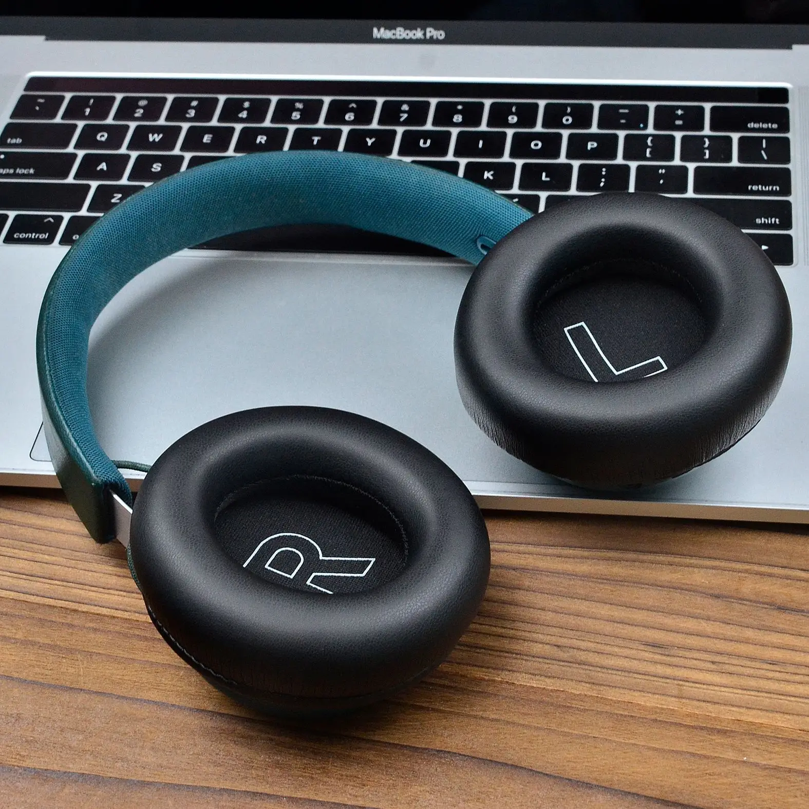 Cuscinetti Auricolari Ricambio Per Cuffie B&O Beoplay – H4 H6 H7 H9 H9i HX