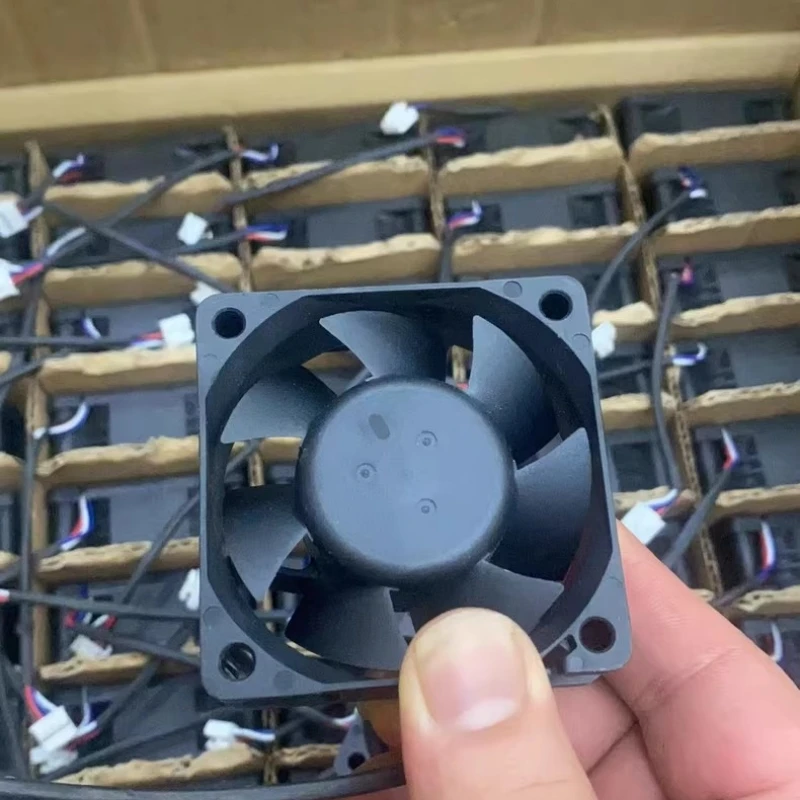 Free shipping, brand new original AGE06025B12H/12V 0.60A four wire frequency converter, high wind cooling fan