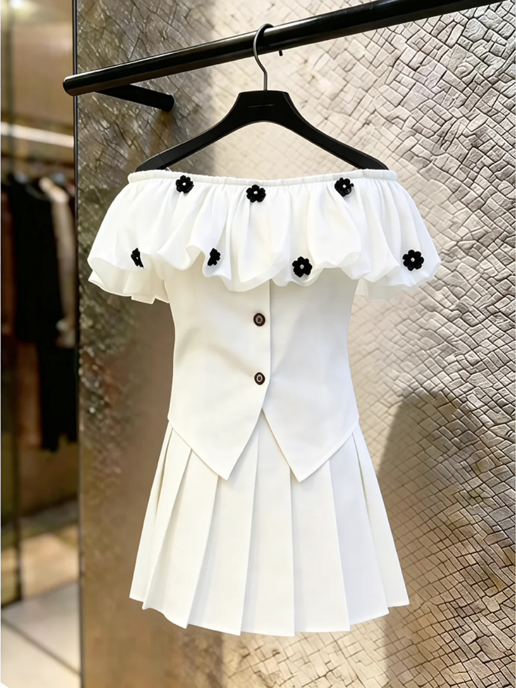 

Miu Series Unique Beautiful High-End Sense Top And Skirt Set Fashionable Pleated Skirt Two-Piece Set Summer New Arrival