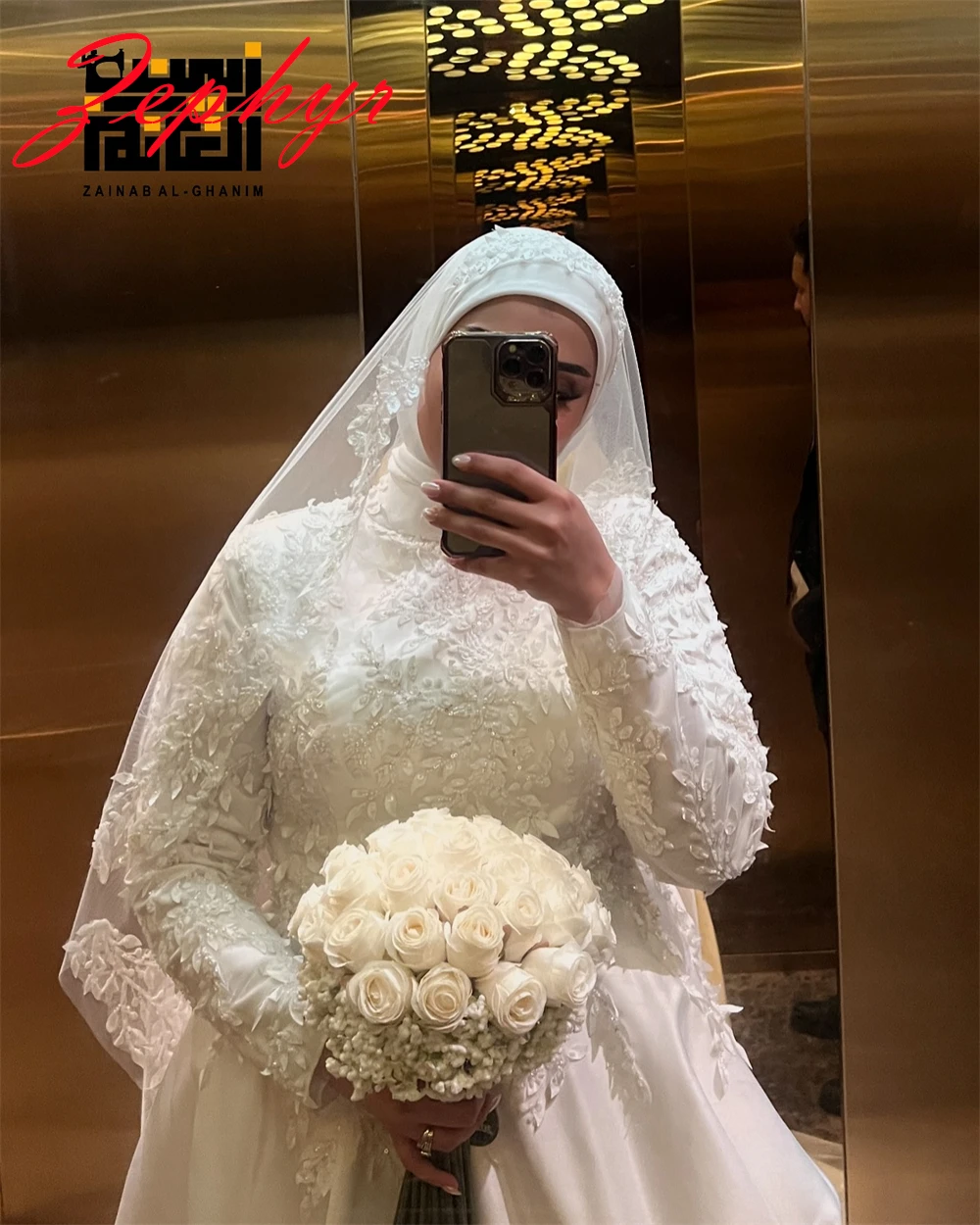 맞춤형 고품질 화이트 새틴 아플리케 웨딩 드레스 절묘한 높은 넥 라인 긴 소매 채플 트레인 신부 가운