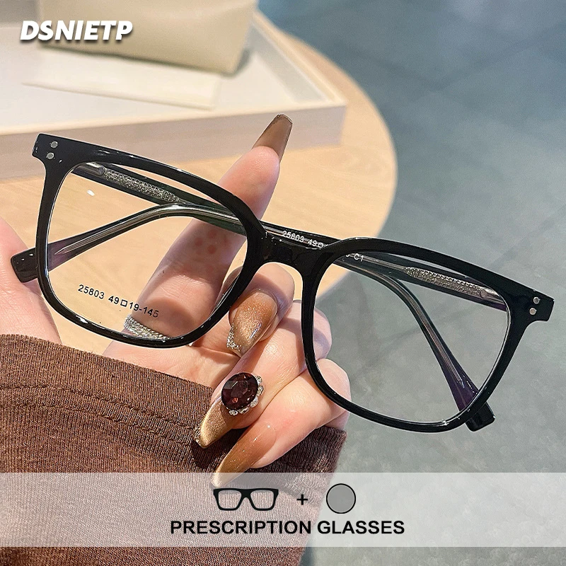 

ISLINO Fashion Prescription Glasses Women Photochromic Anti Blue Light Myopia Reading Glasses Customizable Progressive Eyewear