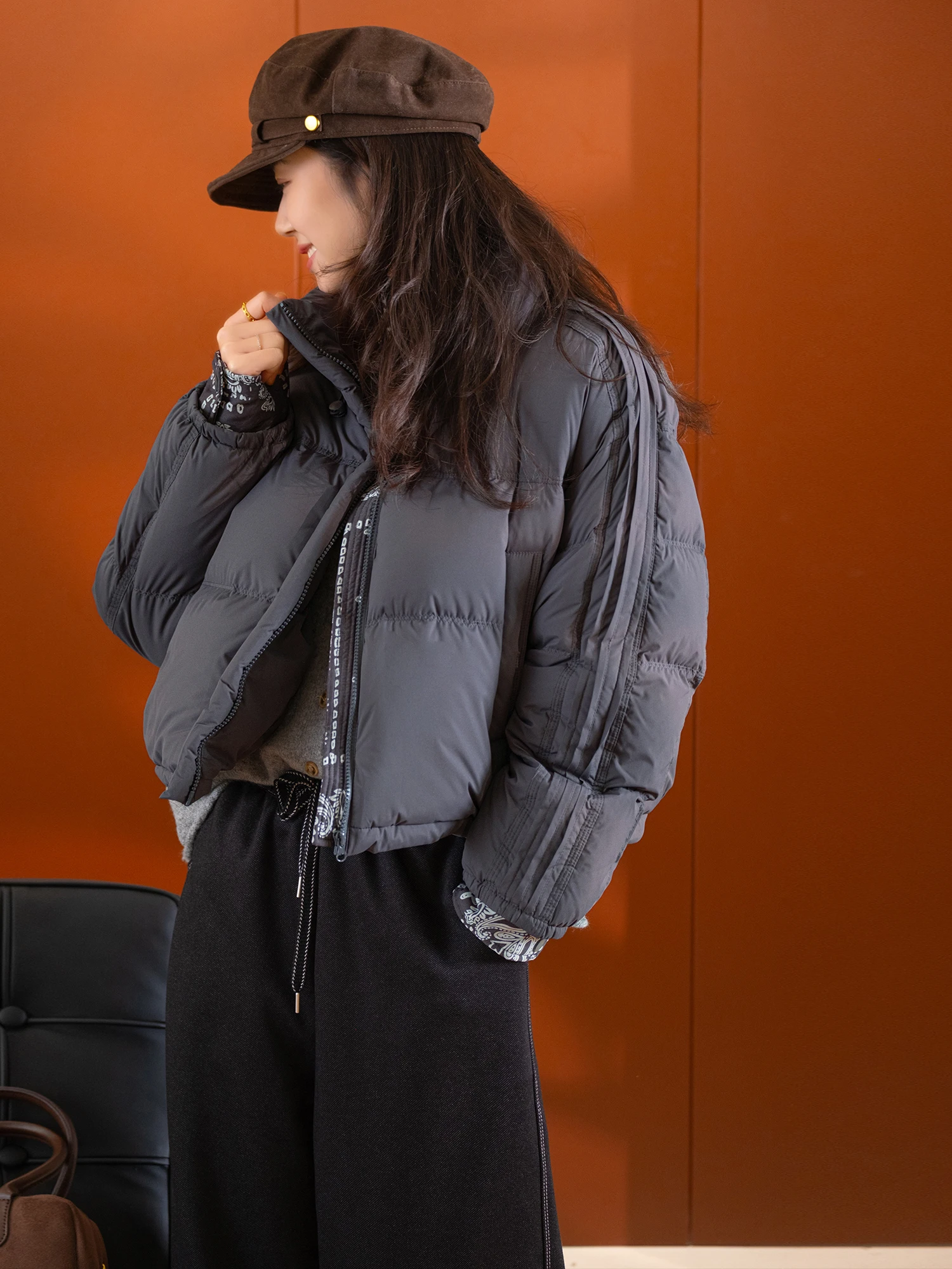 

Повседневное женское зимнее пальто-пуховик из белого шелка с аккордеонными складками, модное, теплое, толстое