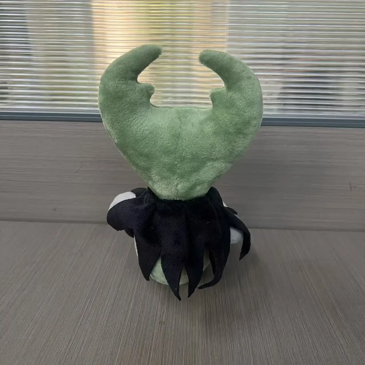 Nuevo Caballero hueco Silksong Sherma muñeca de peluche campana bestia muñeca de algodón colección suave muñecas lindas decoración de la habitación juguete regalo de cumpleaños