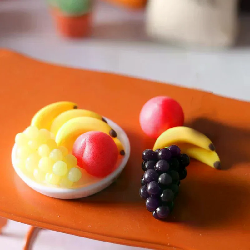 ※6Pcs realistic appearance detailed design Mini Simulation Fruit Plate Grape For Banana Peach Dollhouse Kitchen