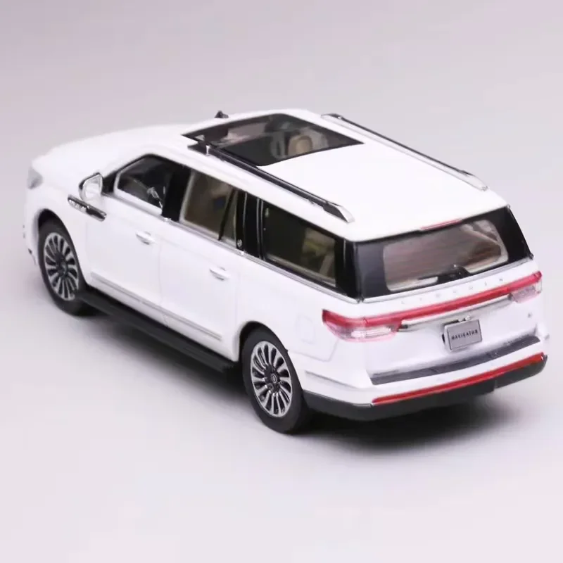 for WTX 1:64 Alloy Navigator SUV Diecast Model Realistic Simulation Static Display Collectible Toy Vehicle Miniature Car