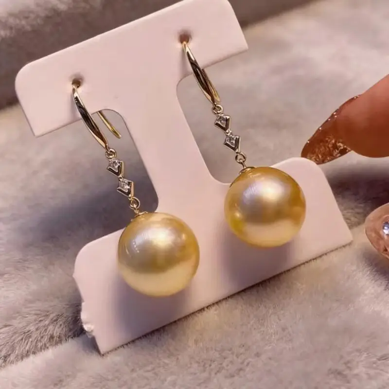 

A pair of AAAA 11-10MM natural South Sea gold pearl earrings made of 925 sterling silver
