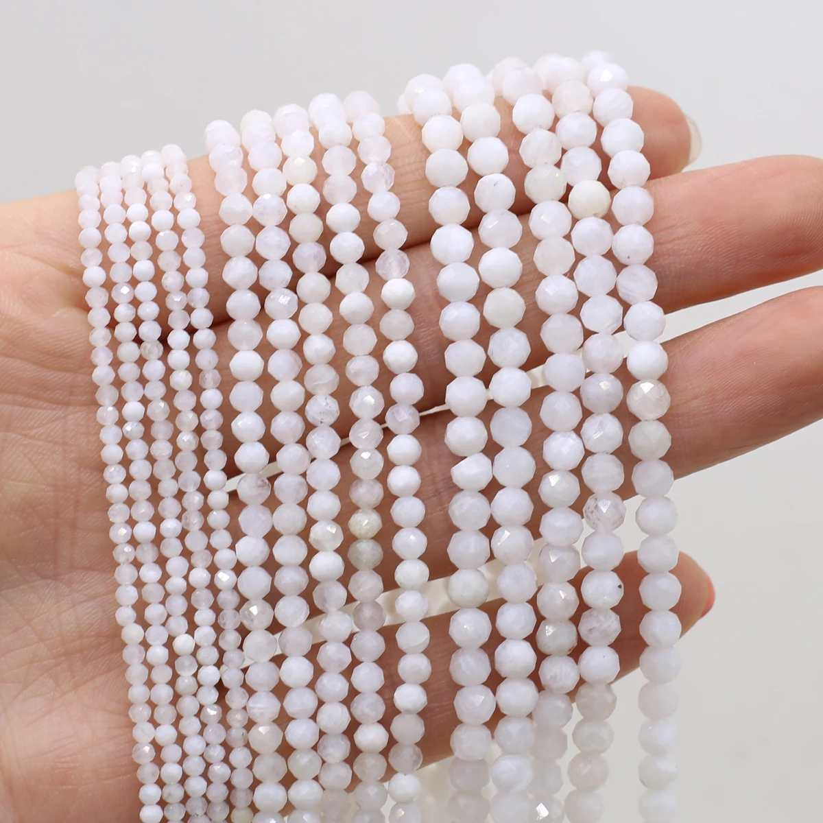 2/3/4mm Naturstein weiß Mondlicht lose Perlen runde facettierte lose Abstands perlen für Schmuck herstellung DIY Halskette Accessoires