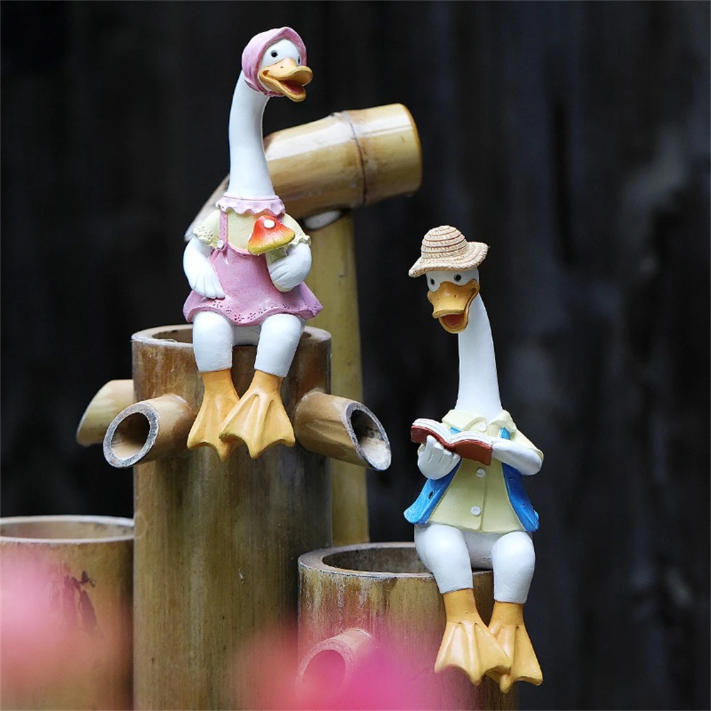 Couple Duck Garden Statues Cartoon Resin Cute Sitting Chicken Sculpture Lovers Figurine Decorations for Yard Home Patio Wedding