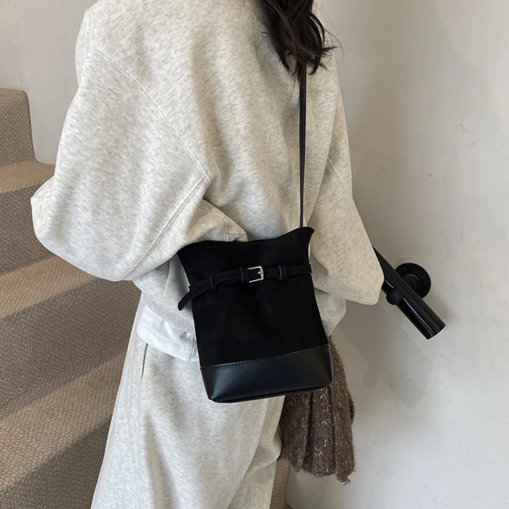 2025 New Bucket Bag Women Frosted Patchwrork Buckle Crossbody Bags Autumn Winter Fashion Versatile Phone Lipstick Commute Packs