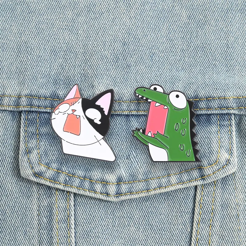 Krokodil-Katzen-Emaille-Pins, schreiende Tier-Meme-Broschen, Reversnadel, lustiger süßer Kätzchen-Schmuck, Geschenk für Freunde