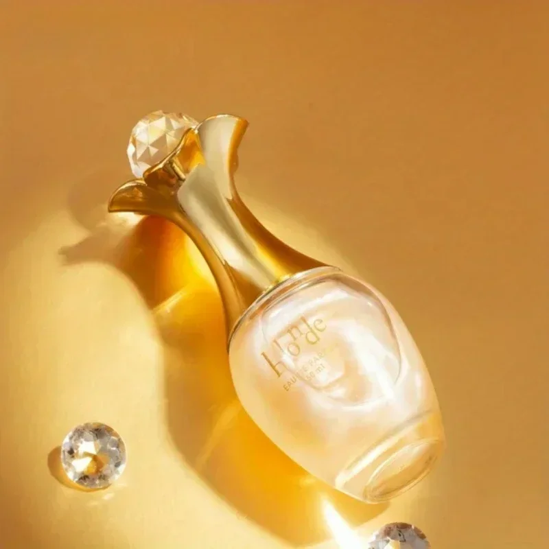 

This 1.7 Fl.OZ (50ML) women's perfume spray has refreshing and long - lasting floral notes. It's a light - scented perfume suita