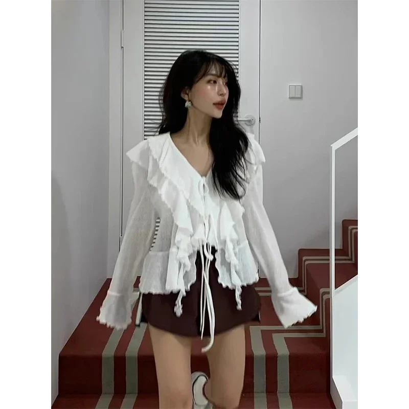 Chemises blanches courtes pour femmes, chemisiers roses à volants, à la mode, col en V coréen, manches longues évasées, haut d'été