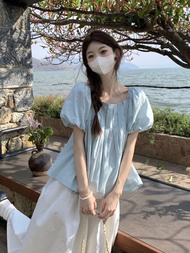 

Синяя летняя рубашка свободного кроя, женская рубашка с короткими рукавами, плиссированным квадратным воротником, корейский стиль, тонкий материал