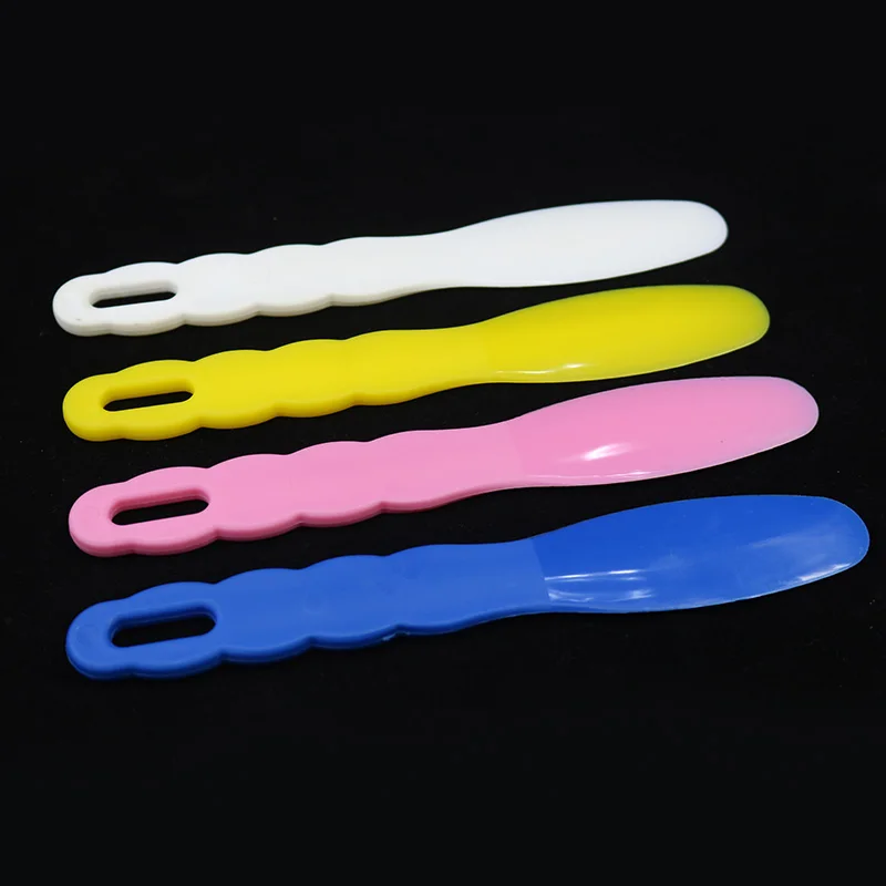 1pcs Dental Mixing Knife Dental Plastic Mixing Spatula Cement Powder Mold Material Mixing Knife Color Mixing Knife Dental Lab To