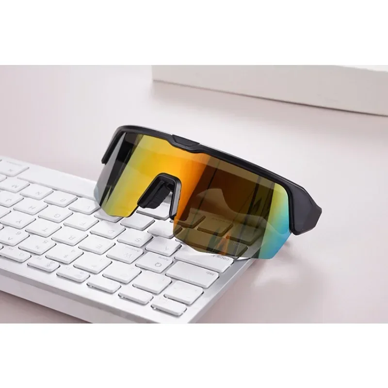 Outdoor Sports Sunglasses Smart Glasses Fashion Cycling Bluetooth Glasses Listening To Music Call Men and Women Casual