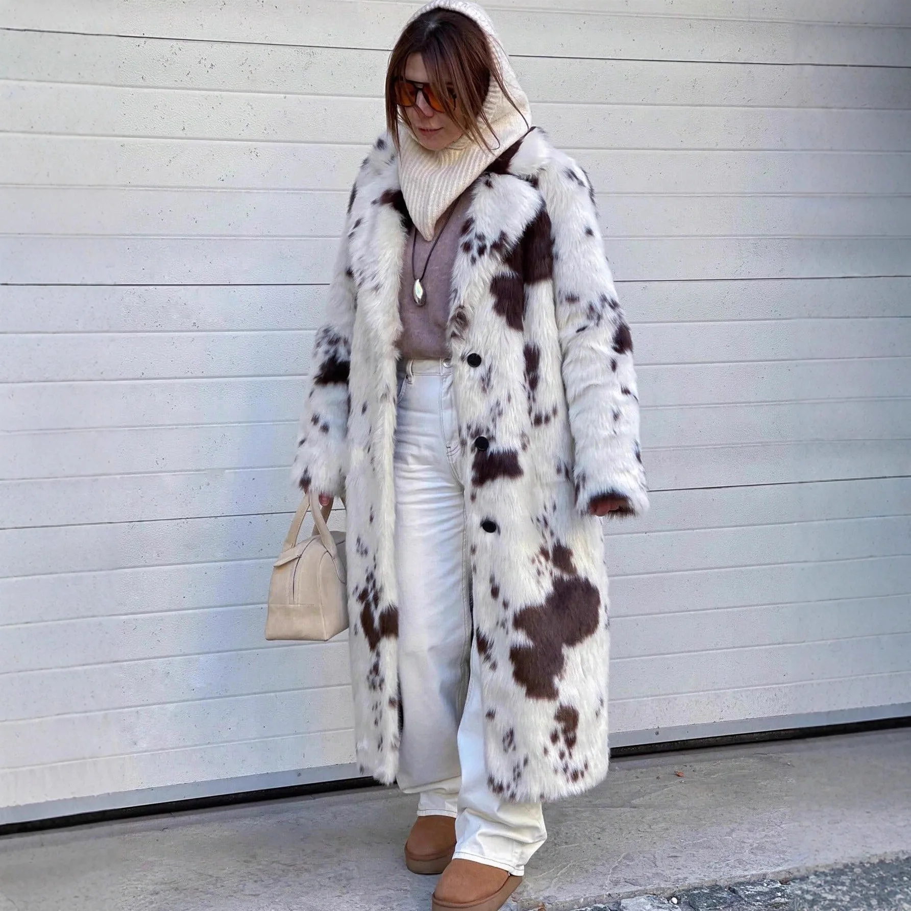 

New Designer Autumn Winter Luxe Femme Plush Overcoat Thick Fox Fur Coat Plus Long Warm Faux Fur Jacket Milk Dot Printed