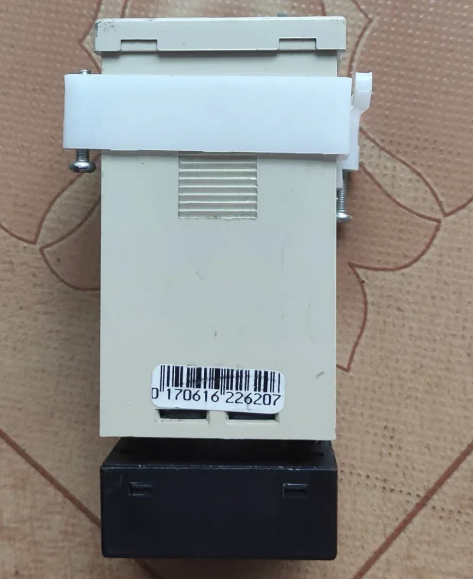 Używany programowalny zegar DHC8