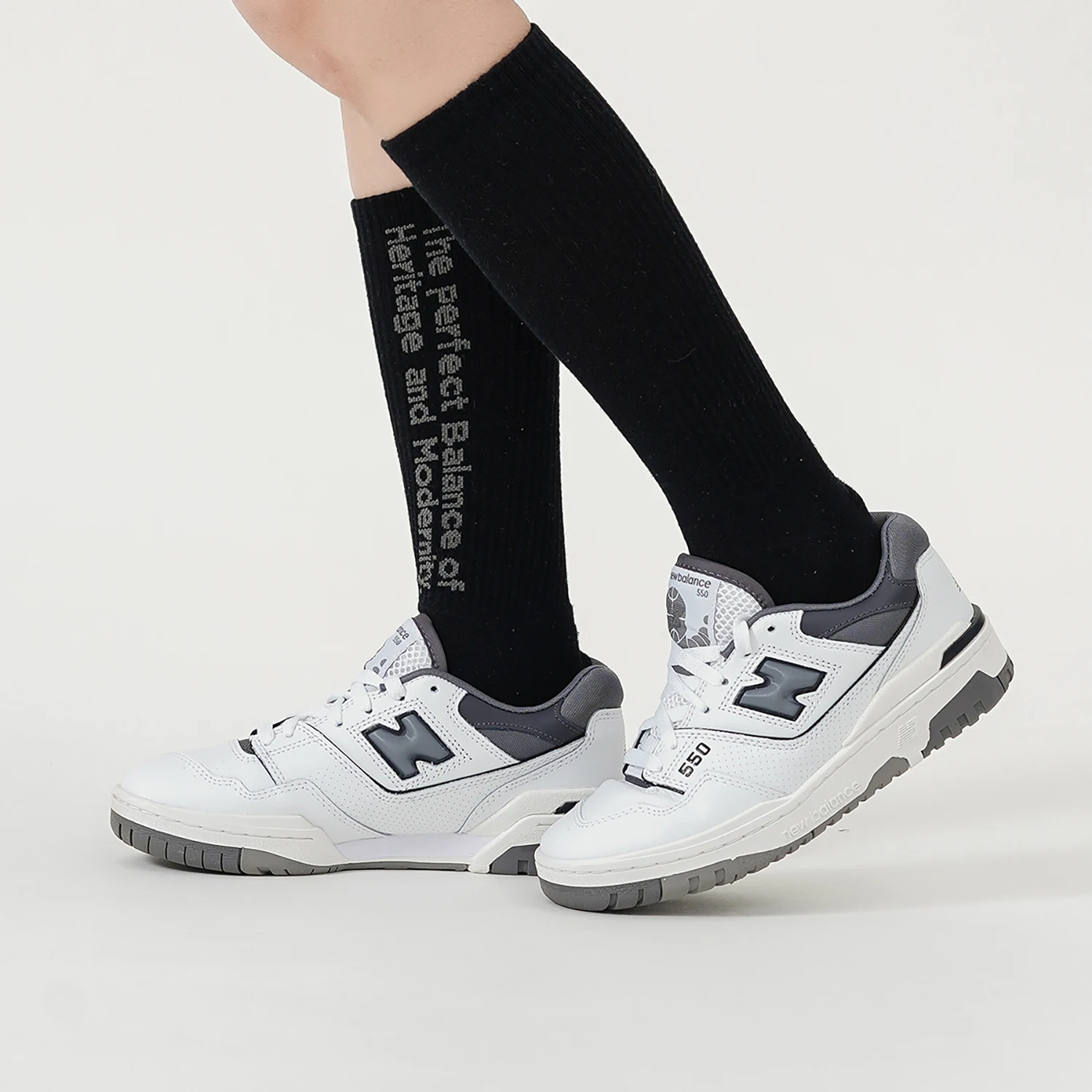 

New Balance NB 550 - Lightweight, comfortable, versatile, shock-absorbing, durable, lightweight, low-cut, white and gray.