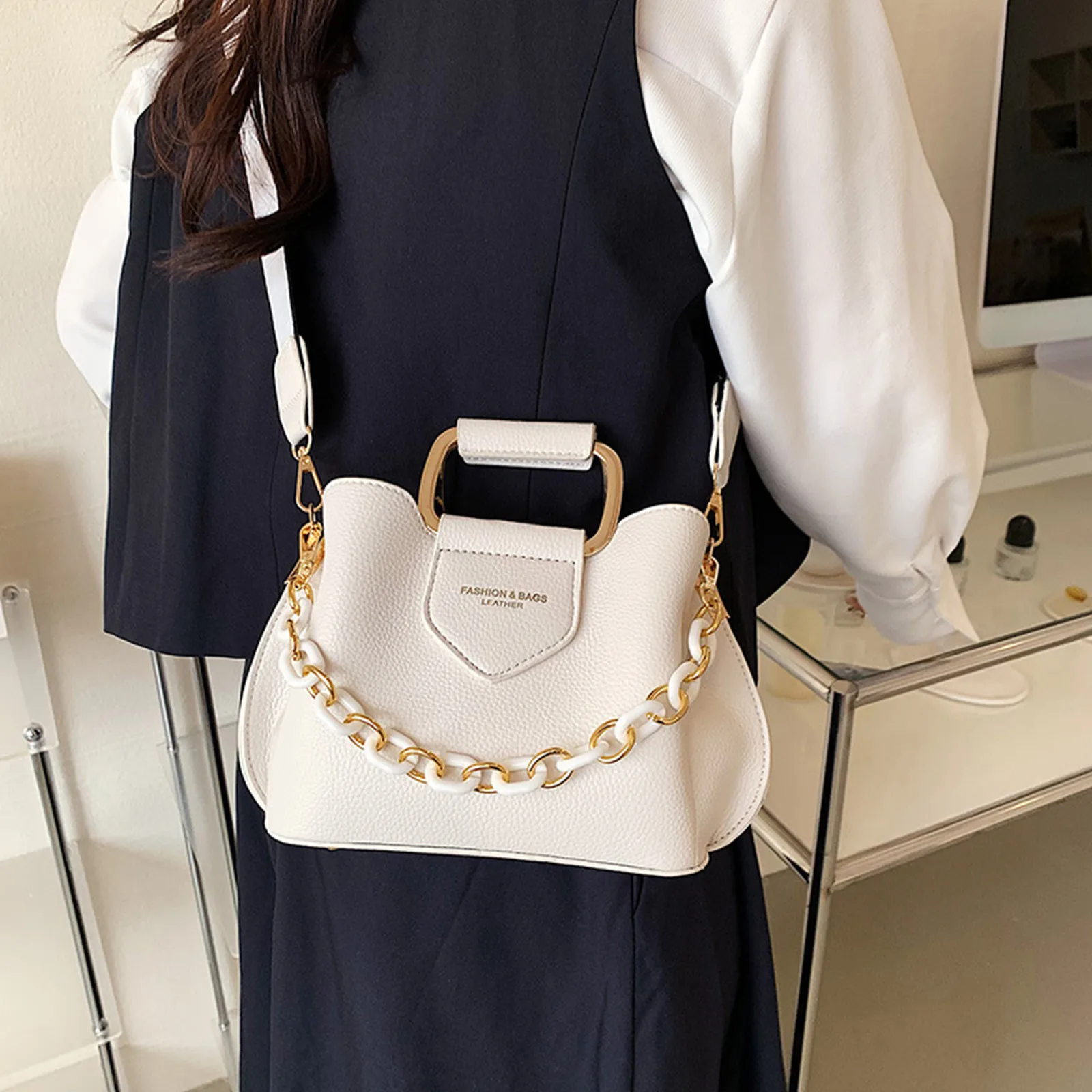 Solid Acrylic Chain Pu Vertical Pillow Bag Trend Personalized One Shoulder Crossbody Bag Women\'S Bag Mochilas Para Mujer