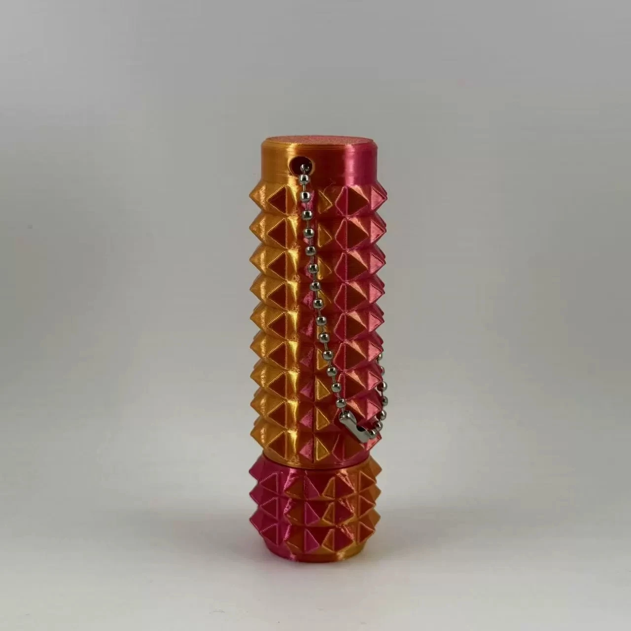 3Dプリント製の痛みを刺激するフィジェットトイ、キーホルダー付きで持ち運び可能、カラフルな3D疼痛刺激減圧オフィスノベルティ玩具、スパイクローラー