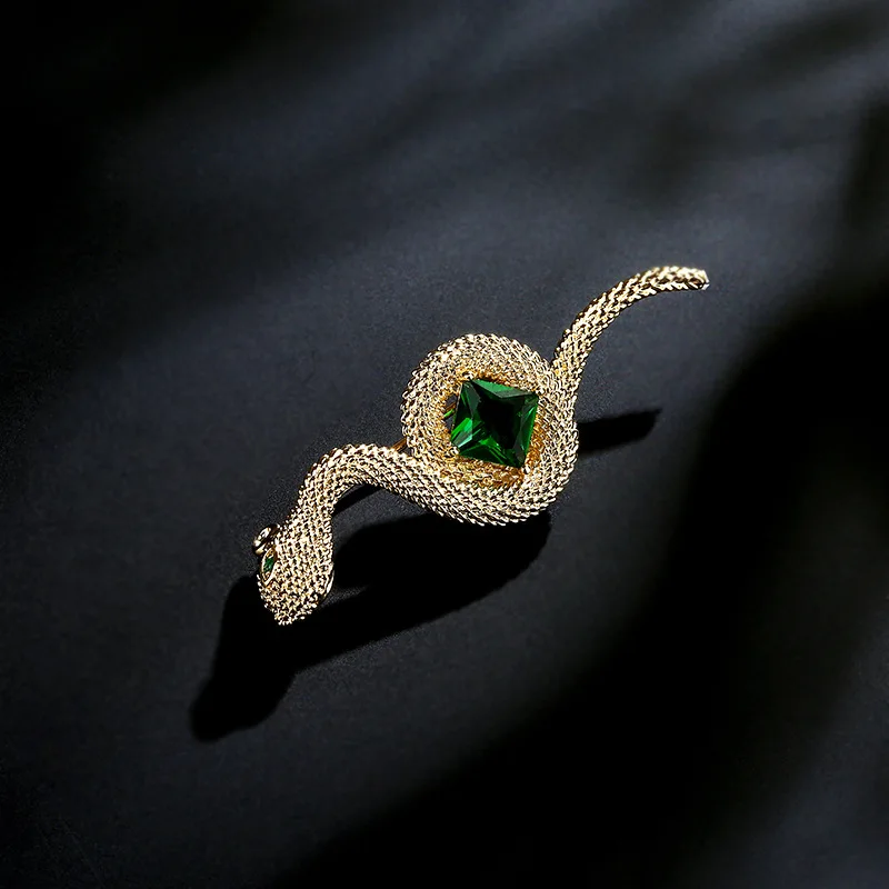 Emerald Snake-shaped Alloy Brooch Personalized Fashion Light Luxury Suit Sweater Coat Animal Corsage Pin Decoration