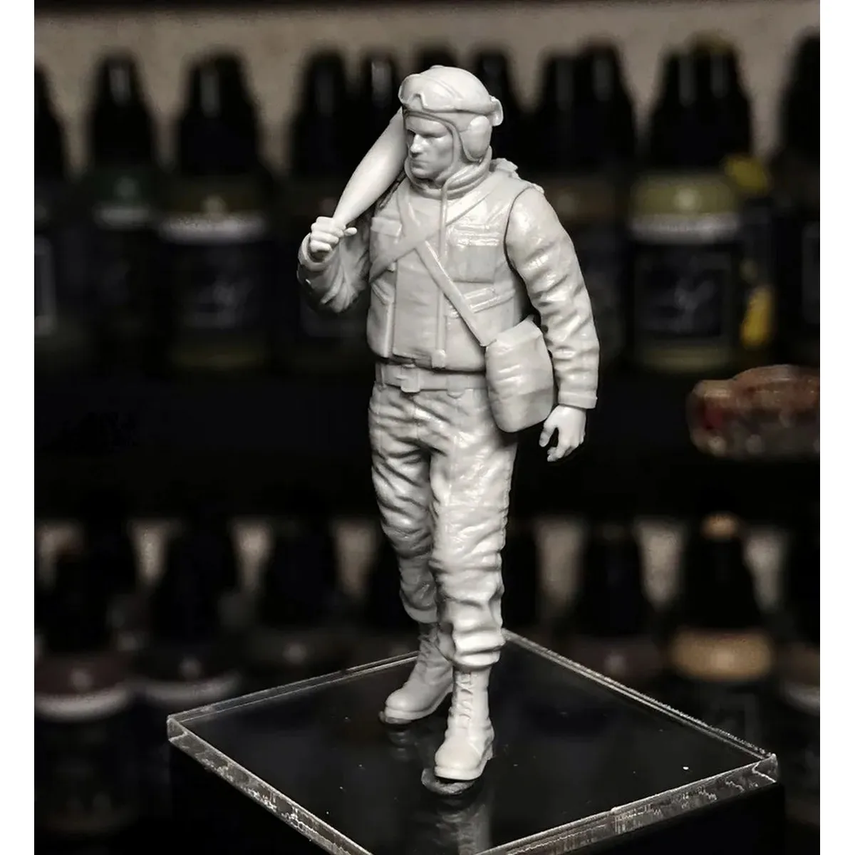 

1/35 Resin unpainted model kit, military theme, gunner in 6b15 "Cowboy" uniform unassembled and unpainted GK, 1347R