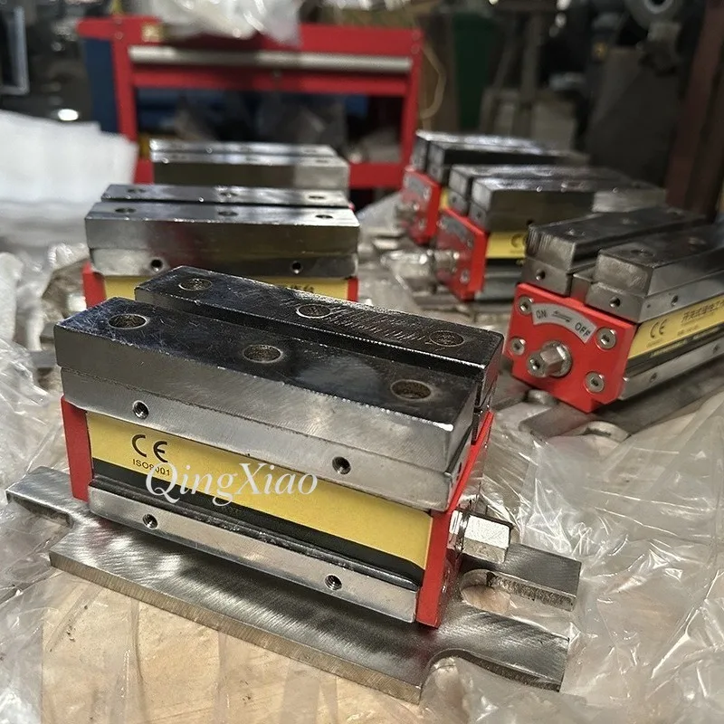 Fotografia 3: Dispositivo de Sucção Magnética Industrial de 600kg para Manuseio de Chapas de Aço em Oficinas Metálicas