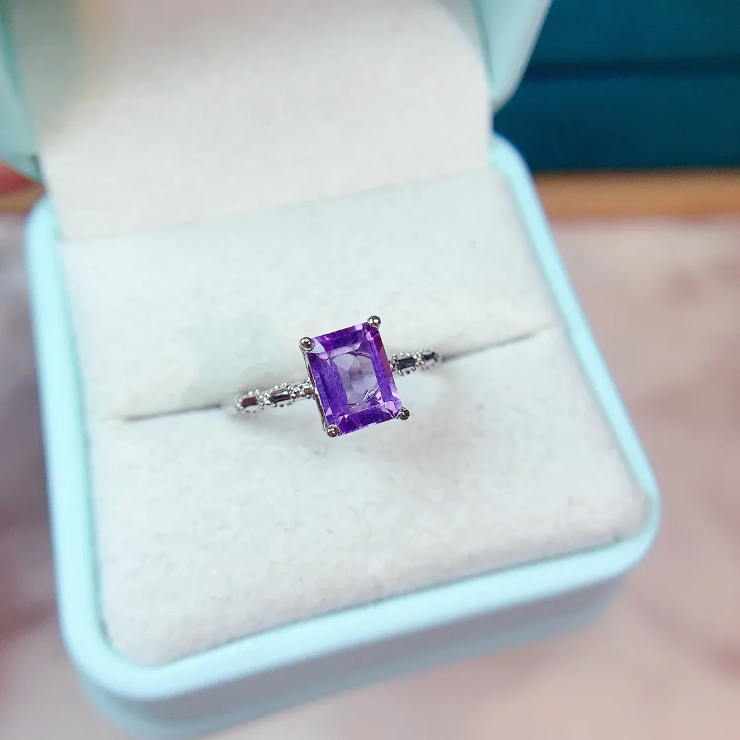 

Изысканное кольцо из стерлингового серебра S925 с натуральным аметистом. Шикарные женские украшения подчеркивают темперамент. Дизайнерский дизайн.