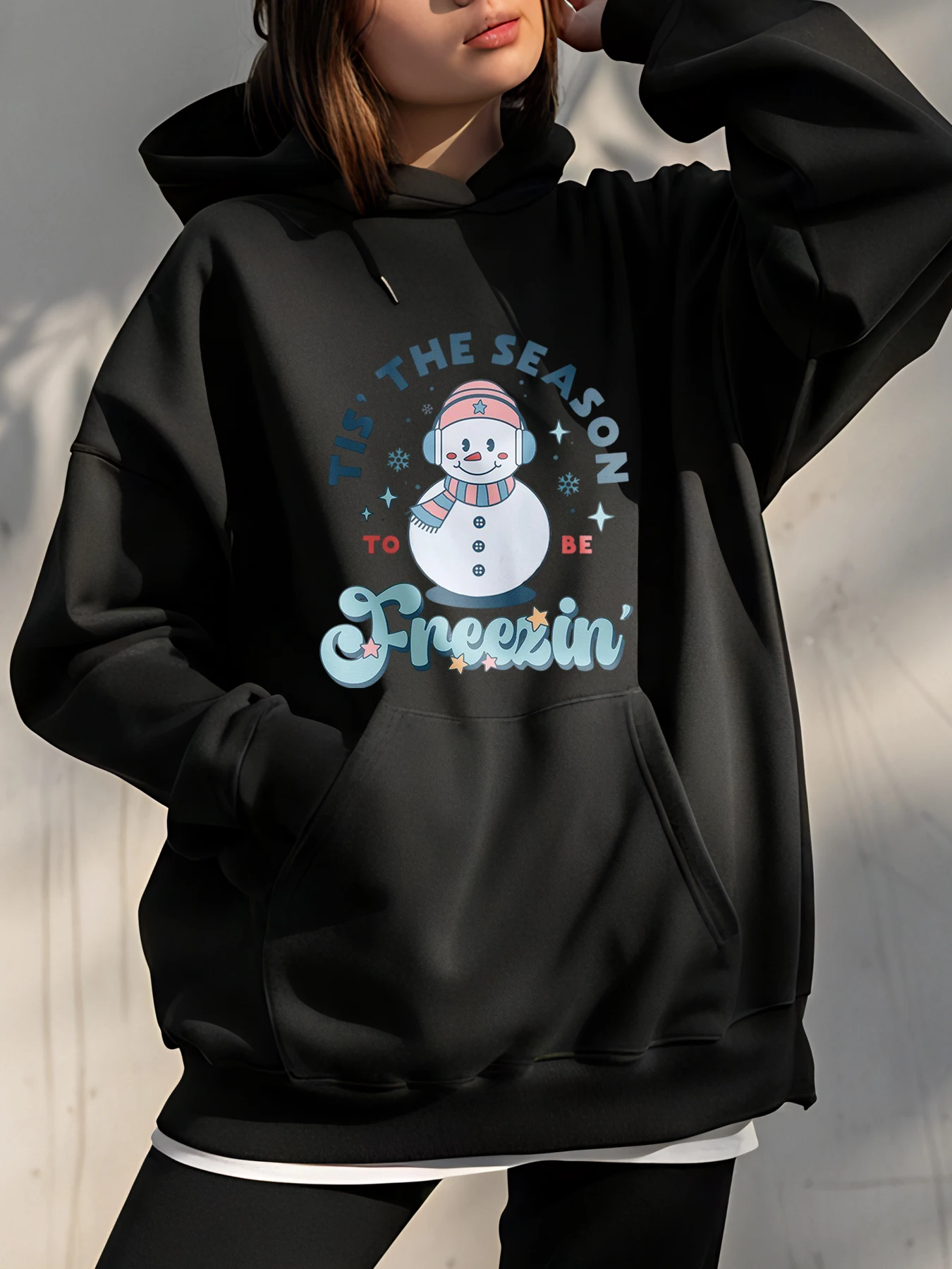 

Рождественская толстовка со снеговиком и праздничным принтом и звездами для женского зимнего наряда