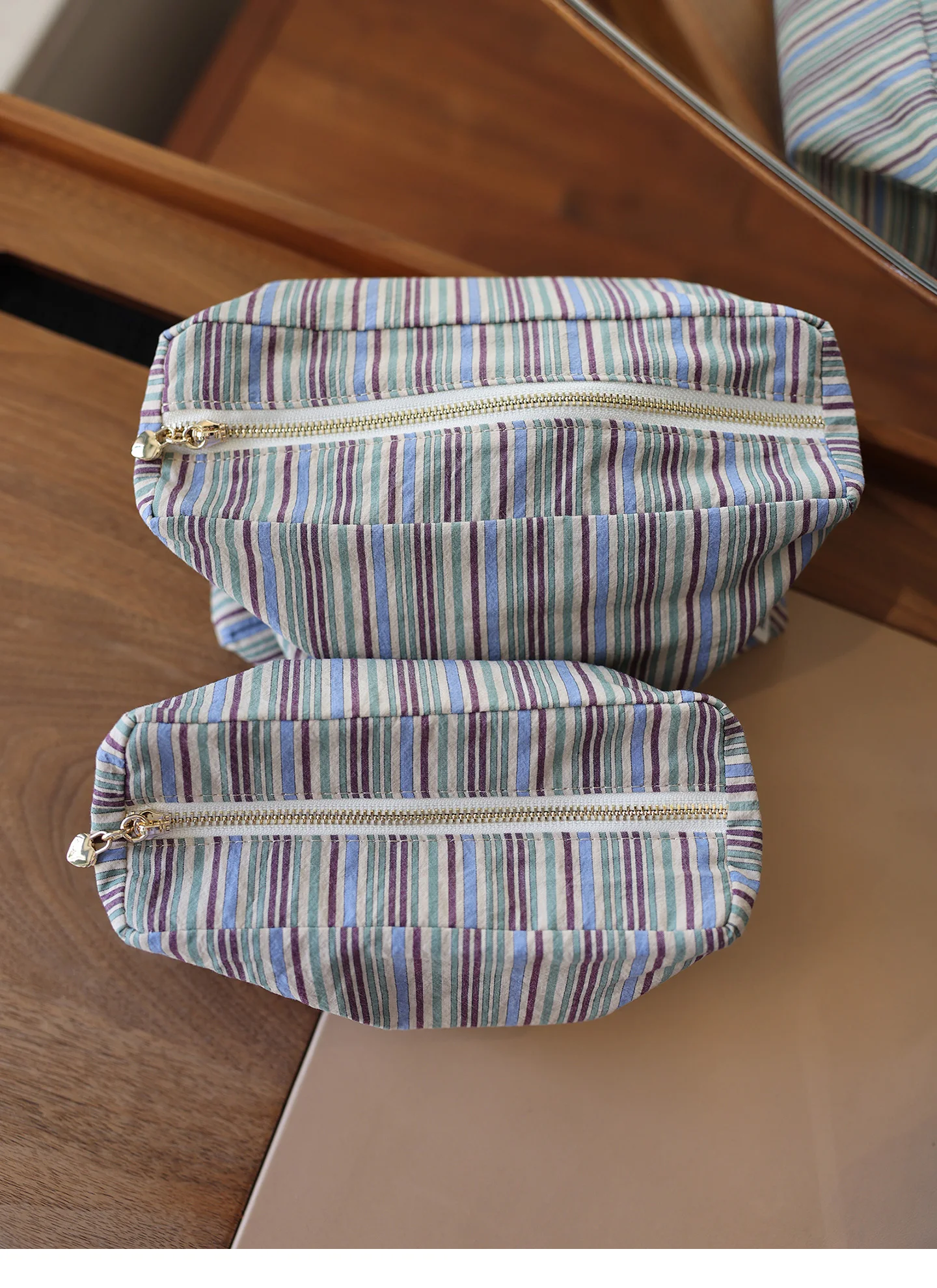Kosmetiktasche mit farblich abgesetzten Streifen, großes Fassungsvermögen, tragbare Aufbewahrungstasche im japanischen Stil, multifunktionale Reisetasche für Toilettenartikel. – Detail 11