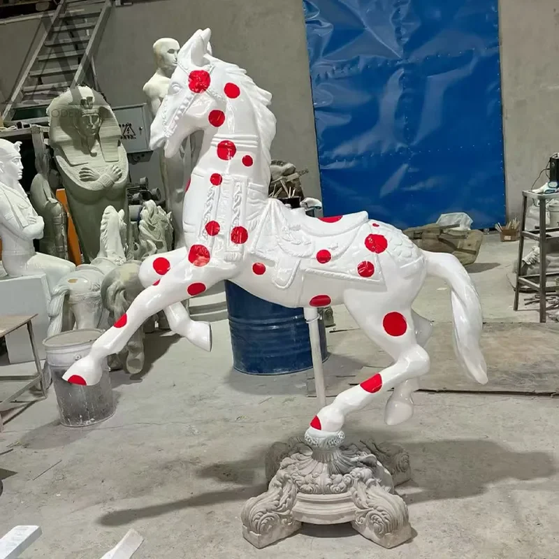Exquisite hand drawn carousel statue, luxurious home garden decoration