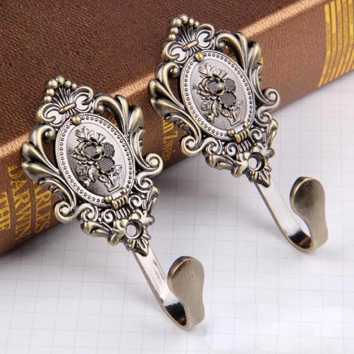 

Vintage Curtain Hooks Zinc Alloy Rose Carve Design Drapery Holdbacks For Traditional Modern Rooms Decor Accessories