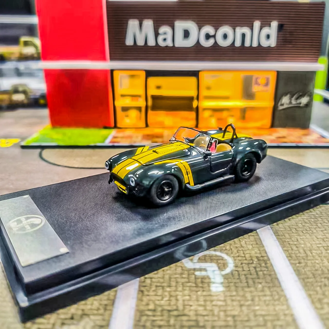 

1/64 Fine Works SHELBY COBRA 427S/C Hone Model 64x Open Top Green&Yellow Diecast