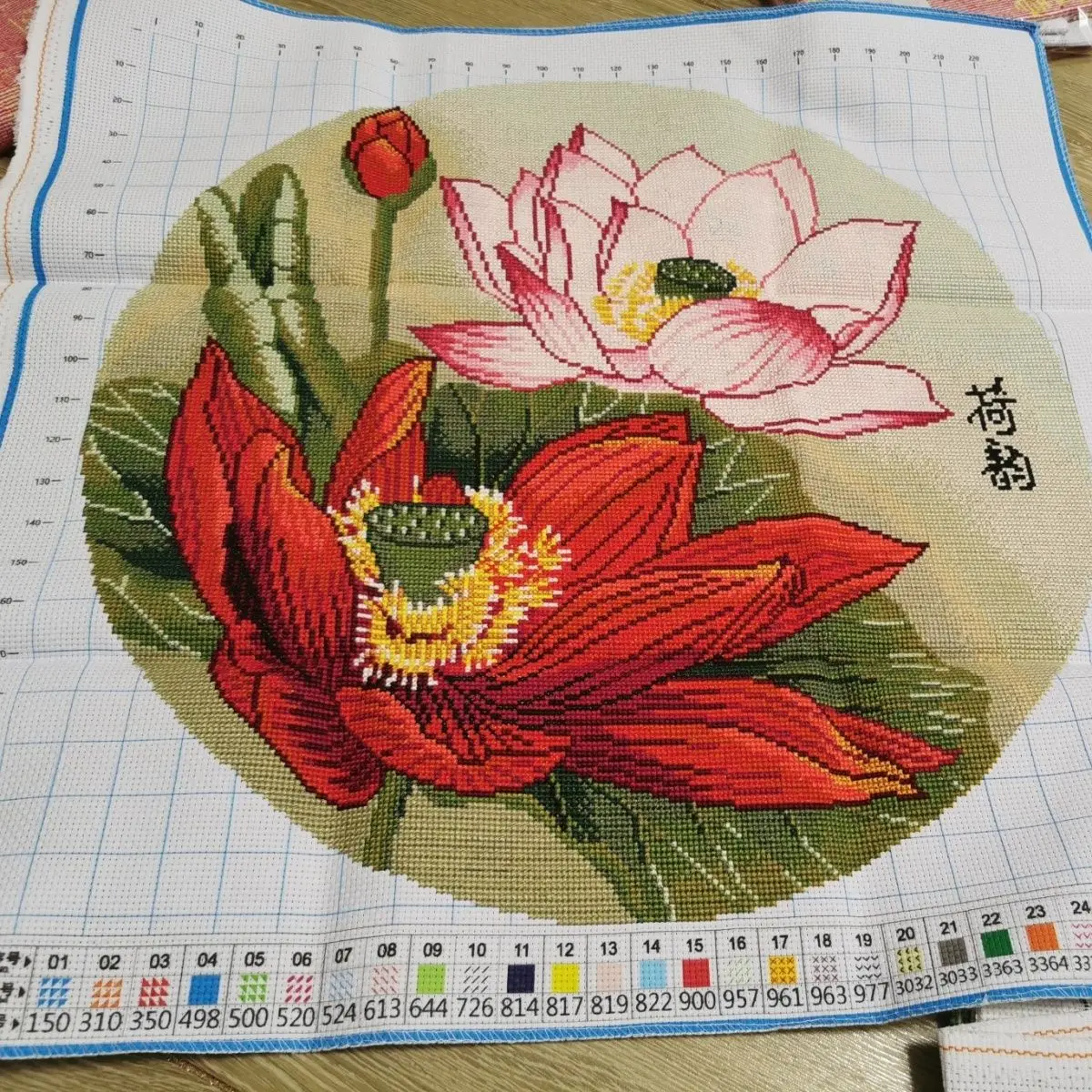 [Pure handmade cross stitch finished product]Embroidered (Lotus Rhyme) Embroidered Fabric 72 * 72 Drawing Heart 60 * 60