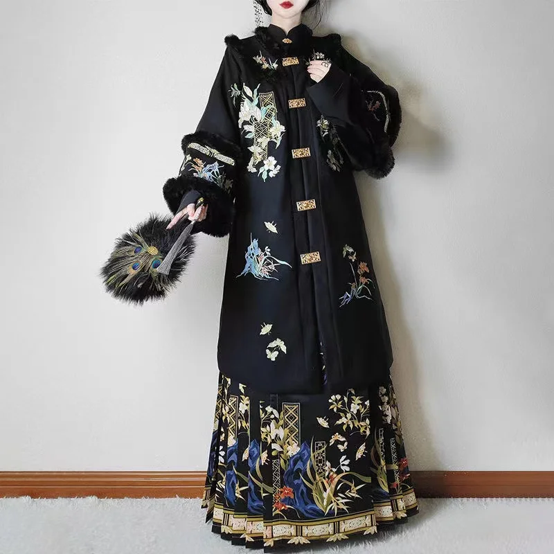 المرأة الشتاء رشاقته جولة الرقبة معطف طويل المتخصصة القديمة سيدة غنية تأثيري حلي التقليدية الأزهار فراشة التطريز Hanfu