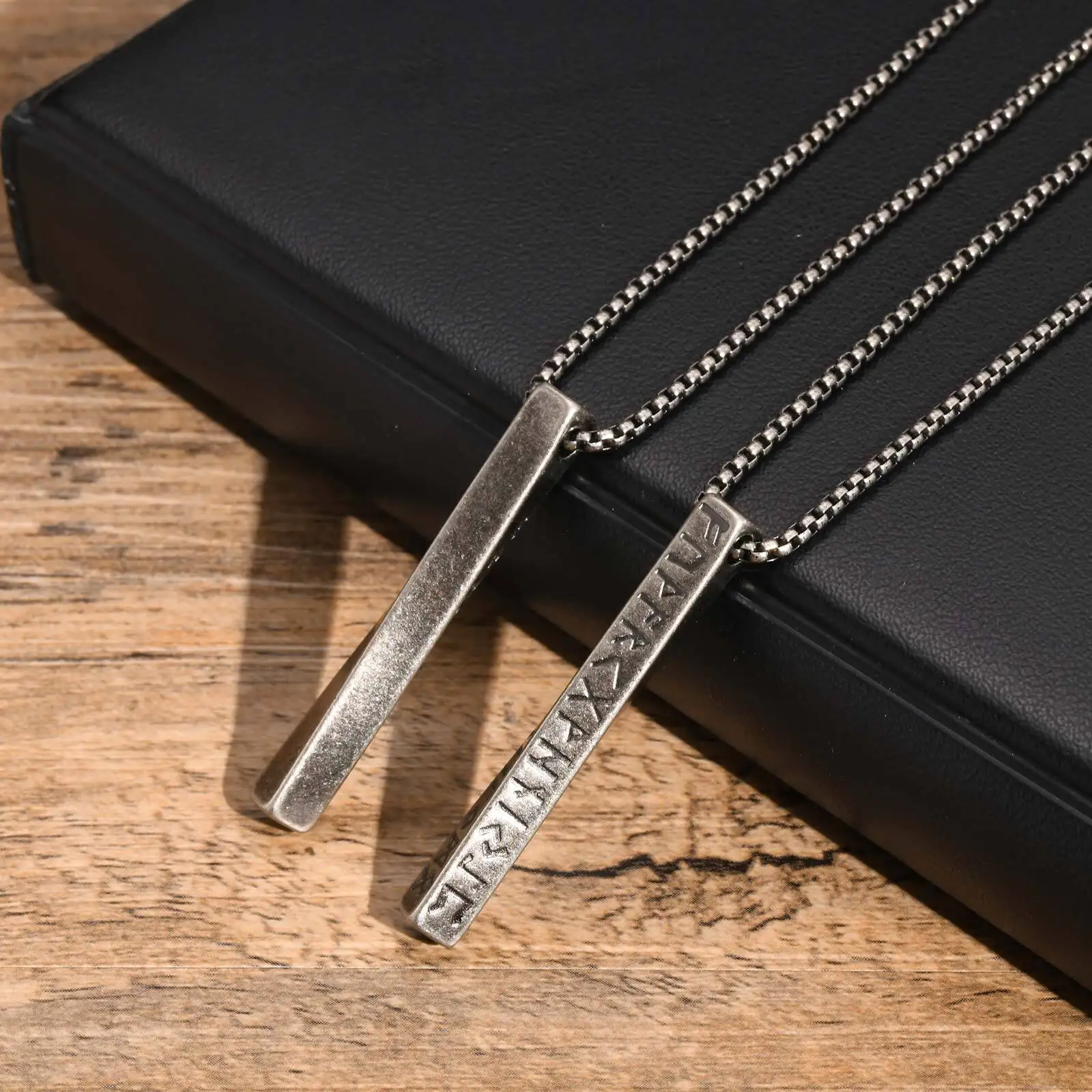 Rero Wikinger-Anhänger-Halskette für Männer, Mobius-geometrischer gedrehter Säulen-Anhänger-Kragen aus Edelstahl, Vintage-Schmuck für Männer – Detail 3