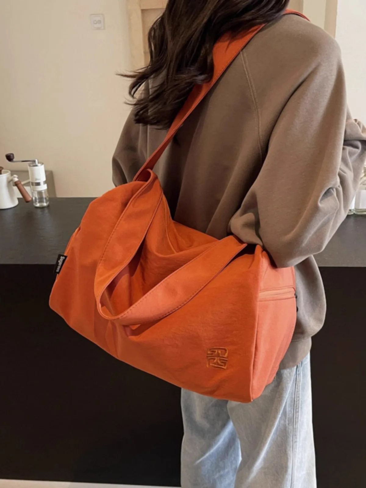 borsa-sportiva-leggera-e-capiente-per-fitness-borsa-a-tracolla-da-viaggio-per-donne-versatile-per-brevi-viaggi-e-trasferte