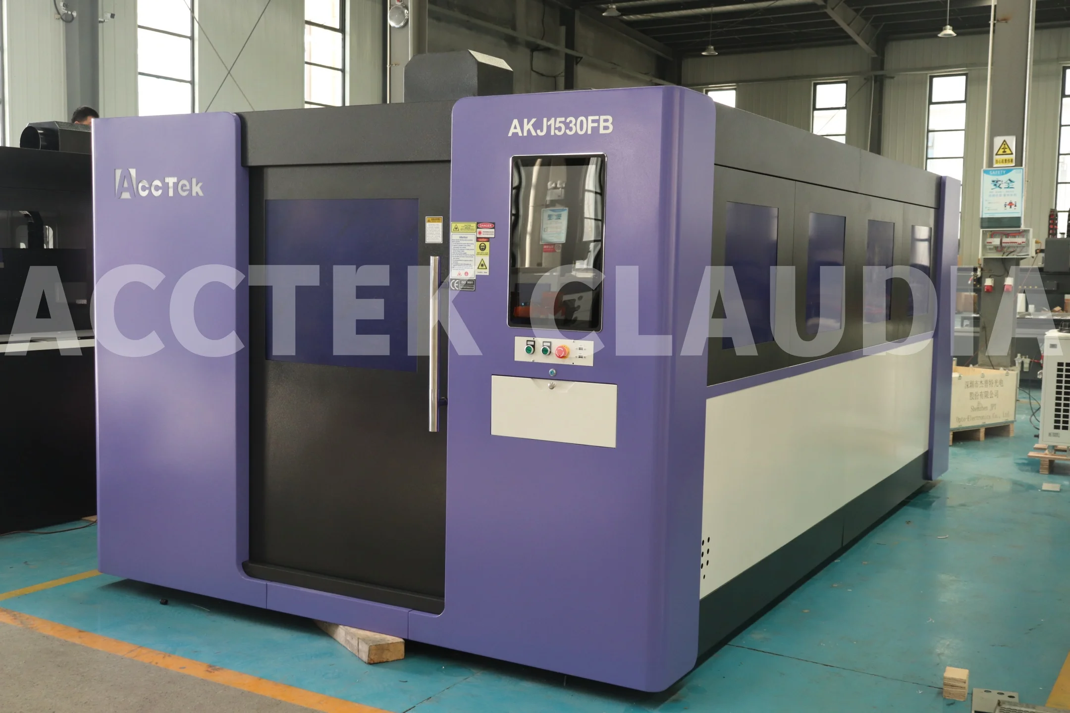 3kw fiber laser cutting machine with enclosed 1530 2030 double working table fiber laser cutting machine USA