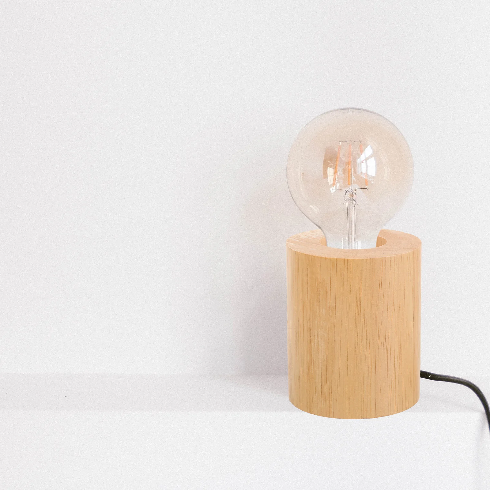 

LED Light Base Wood Table Lamp Display Stand Cylinder Wooden Lamp Base for Bedroom Study Living Room Decor Accessory E27