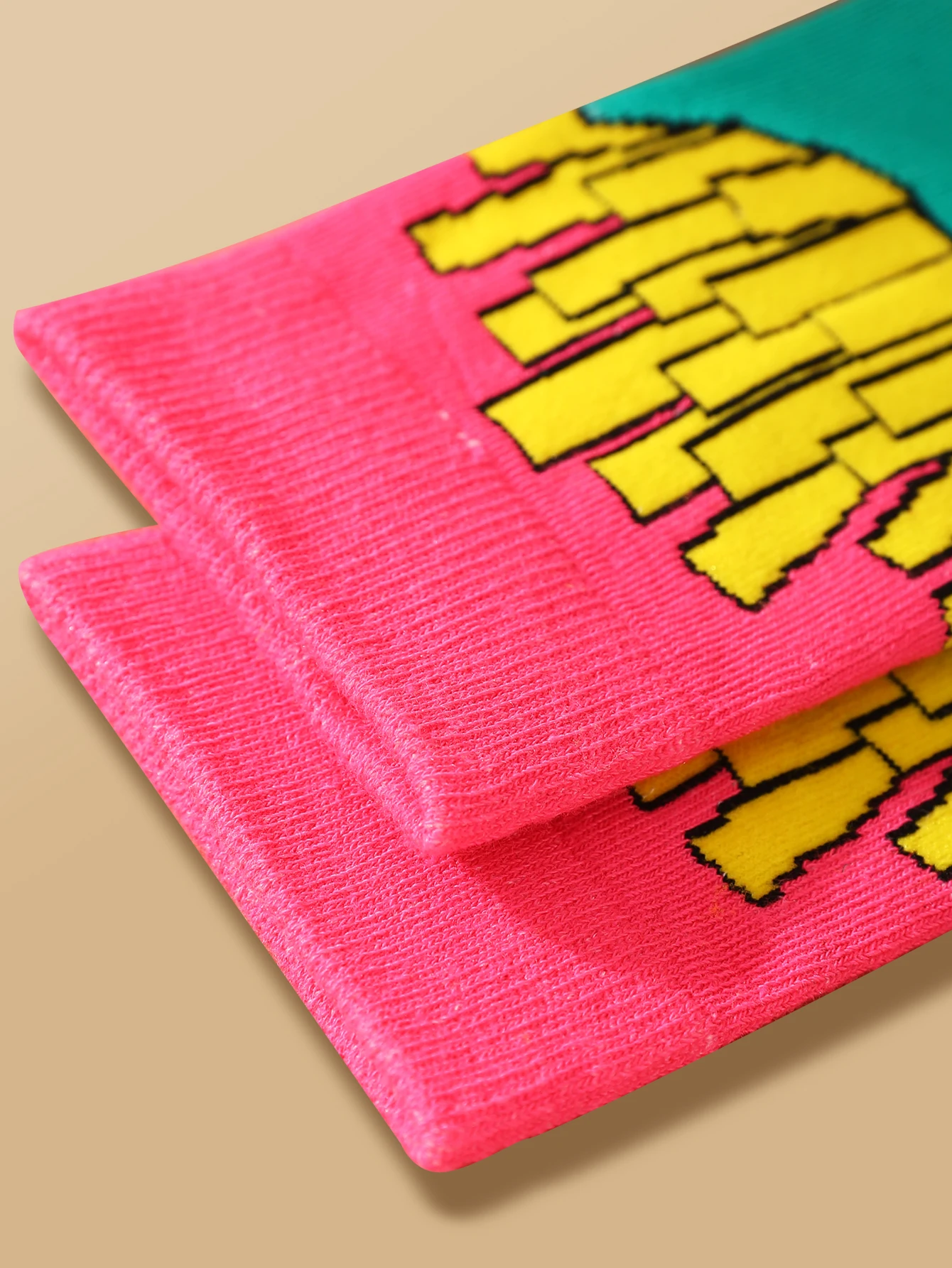 1 pasang kaus kaki unisex pertengahan betis dalam desain goreng Perancis yang baru, hadiah meriah yang unik dan menarik. Cocok untuk Paskah