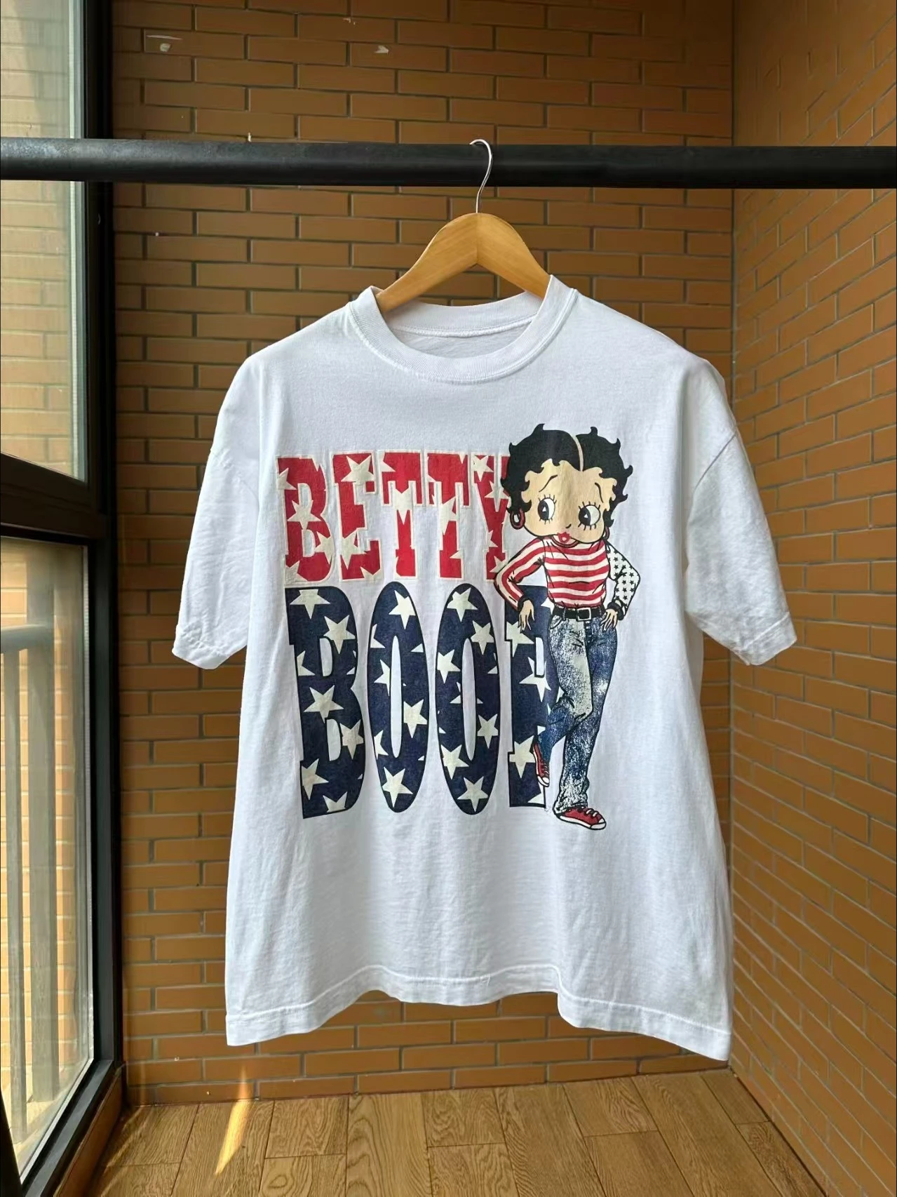 Miniso Betty Boop 90s خمر موضة الصيف جديد حار الكرتون الاتجاه المدرسة القديمة كلية نمط الرجال النساء تي شيرتات قصيرة الاكمام