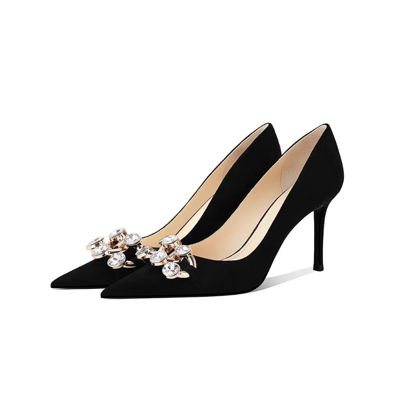 حذاء بكعب عالٍ من الجلد الطبيعي باللون الأسود من جلد الغزال وحجر الراين للنساء موضة 2025 بمقدمة مدببة وكعب ستيليتو