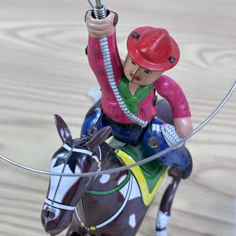 [Funny] Adult Collection Retro Wind up toy Metal Tin knight on horse cowboy with whip Mechanical Clockwork toy figure kids gift