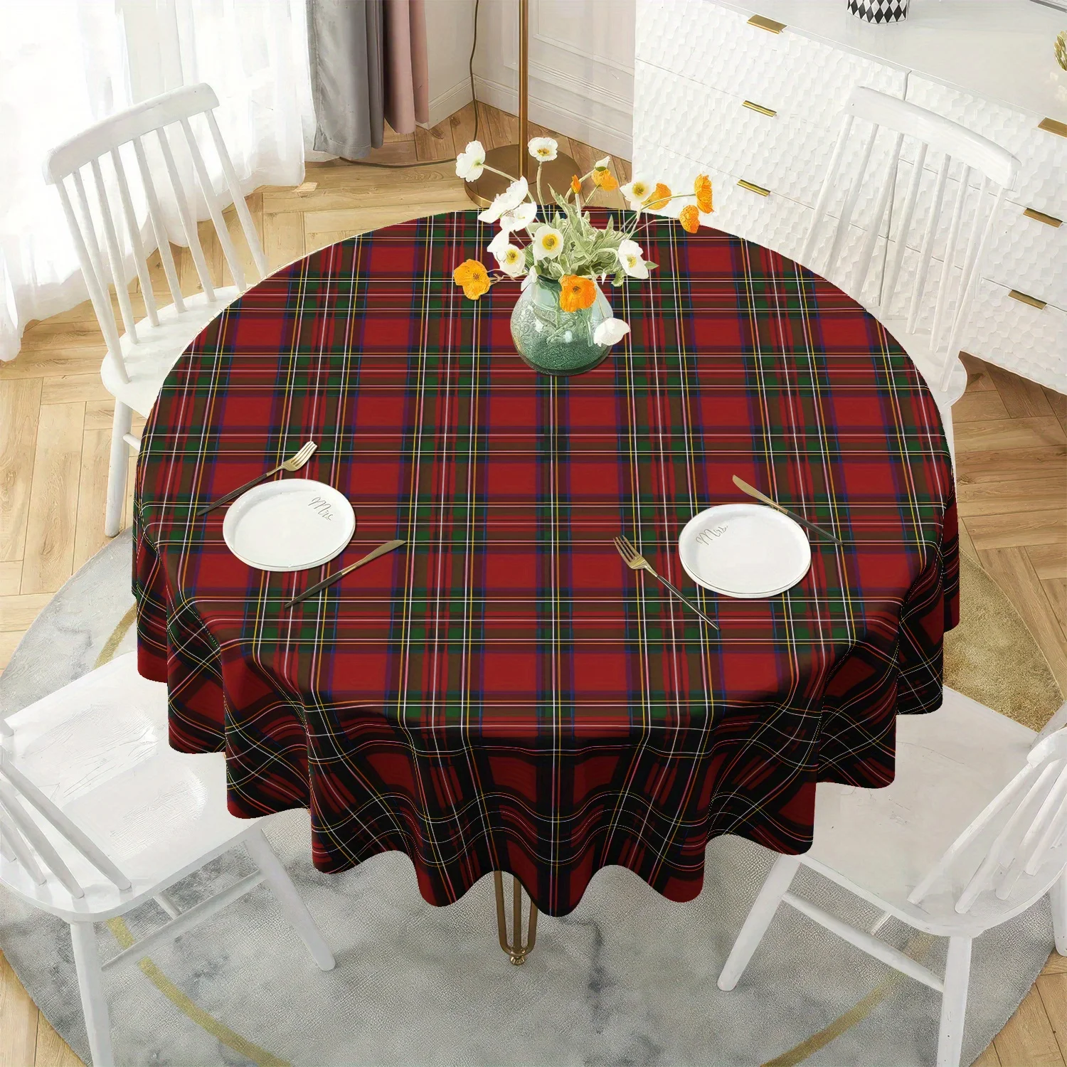 One red and green checkered tablecloth - Durable polyester circular tablecloth for indoor and outdoor usezyc
